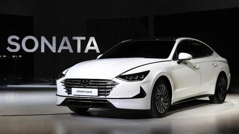  سجل حضورك بصورة سيارة على ذوقك - صفحة 19 102-171217-2020-hyundai-sonata-hybrid-revealed-2