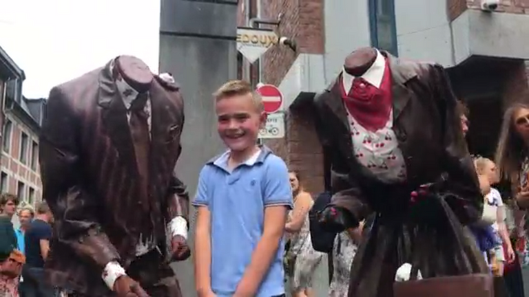 التماثيل الحية ملأت الشوارع في بلجيكا