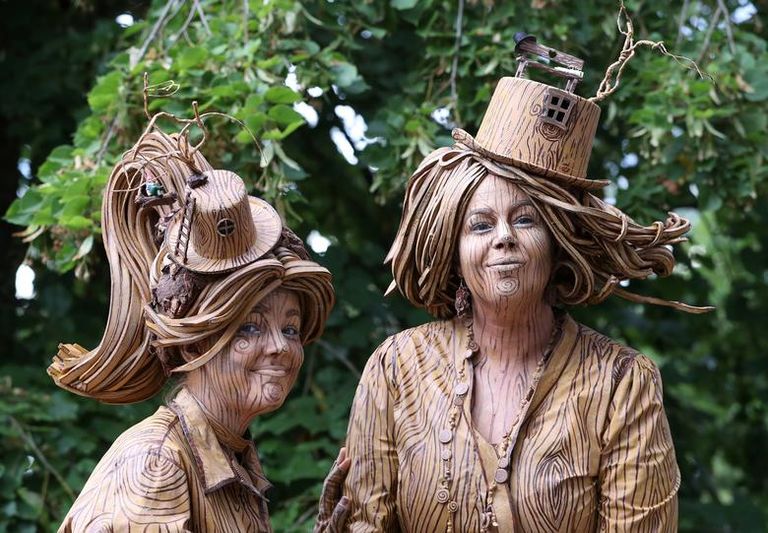 التماثيل الحية ملأت الشوارع في بلجيكا