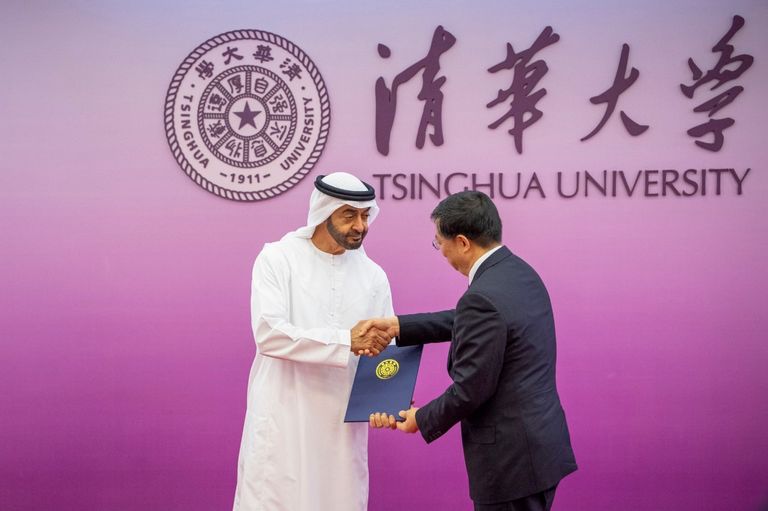 محمد بن زايد ينال "بروفيسور فخرية" من جامعة "تسينغهوا" الصينية