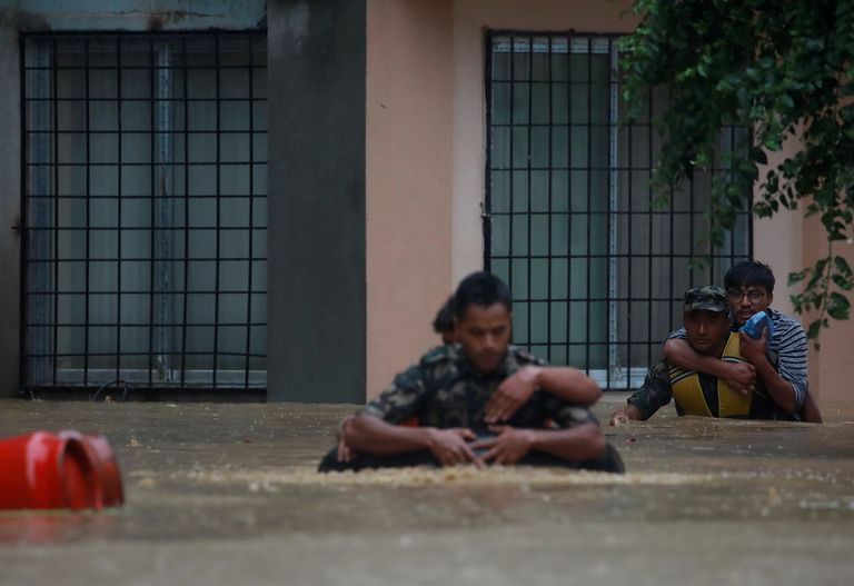 الفيضانات والانهيارات الأرضية تدفع 11 ألف نيبالي للنزوح من منازلهم