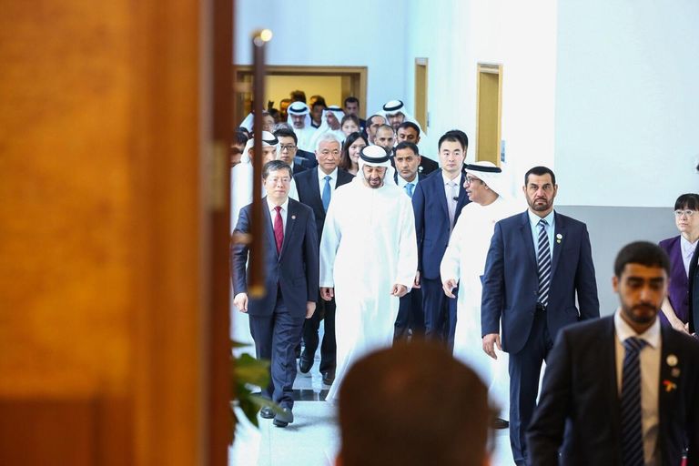 الشيخ محمد بن زايد آل نهيان خلال كلمته بالجلسة الشبابية في الصين