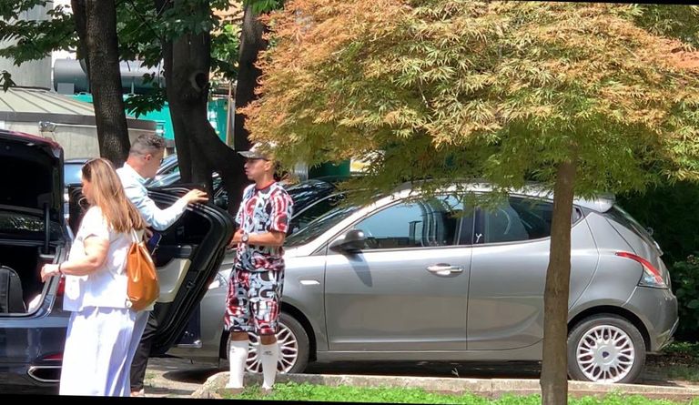 إسماعيل بن ناصر في الكشف الطبي لنادي ميلان إسماعيل بن ناصر لاعب وسط منتخب الجزائر