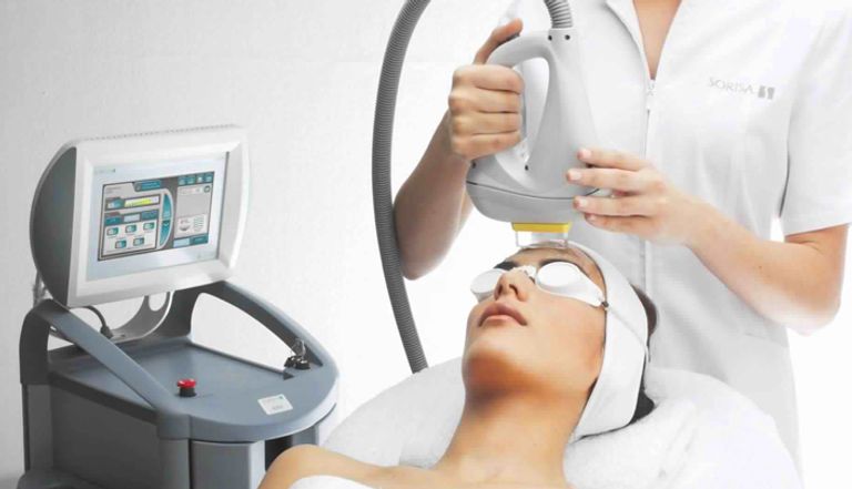 تقنية فراكشنال ليزر CO2 تعمل على تجديد الجلد