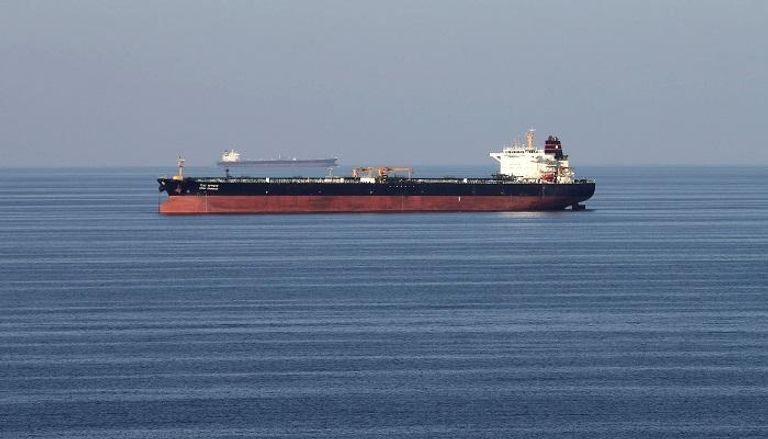 السفن العابرة بمضيق هرمز تواجه خطر الإرهاب الإيراني