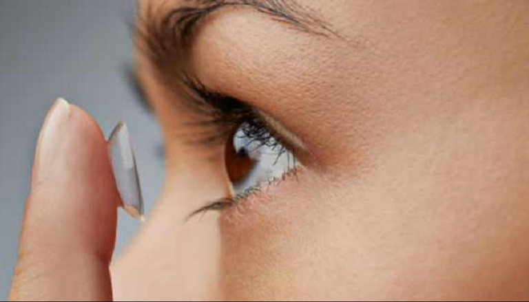 احمرار العين من أعراض التهاب القرنية