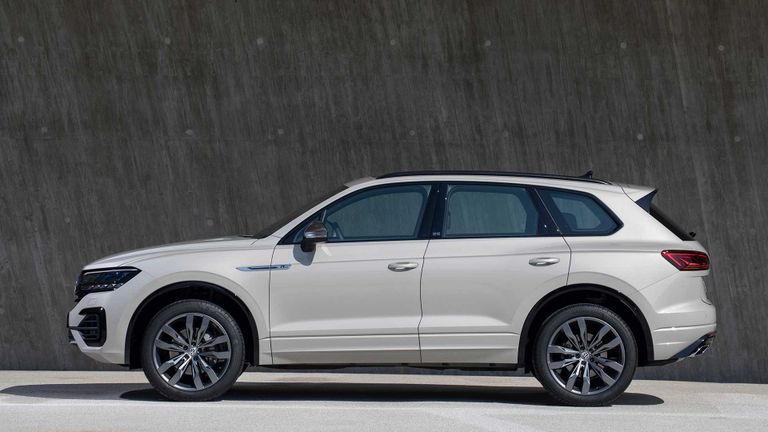  سجل حضورك بصورة سيارة على ذوقك - صفحة 20 143-195149-vw-touareg-one-million-edition-3