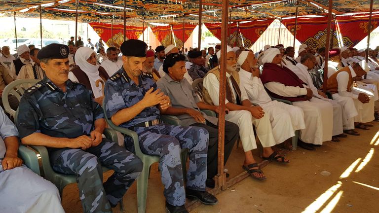 بلعيد الشيخي مستشار الجيش الليبي يكرم أسر الشهداء