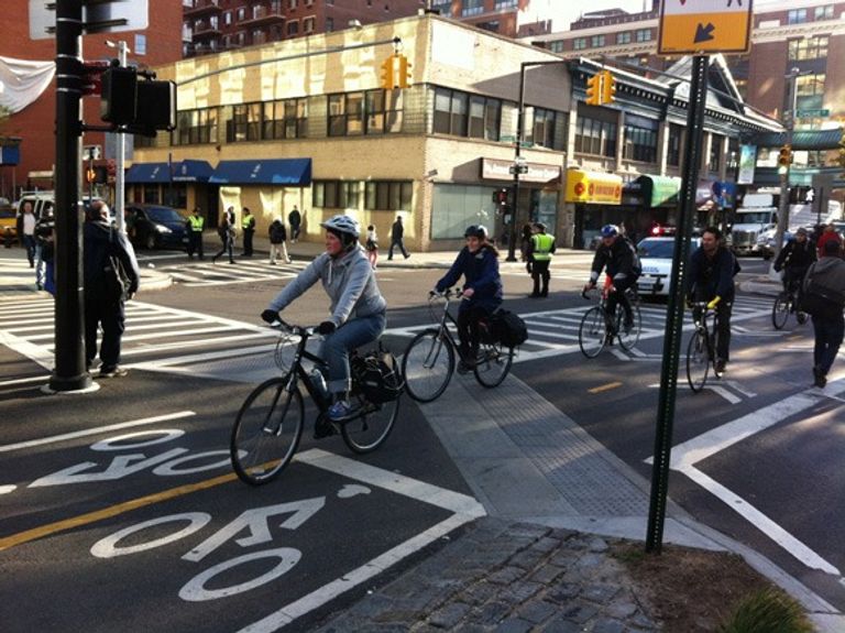 تعزيز مسارات الدراجات الهوائية في نيويورك لمواجهة الحوادث