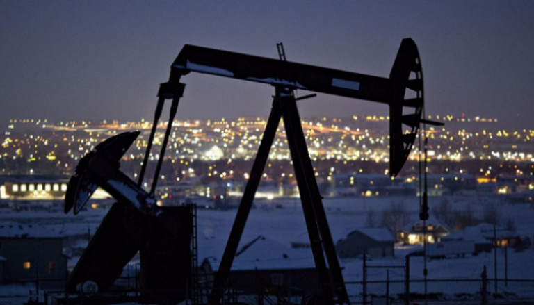 النفط يرتفع وسط توقعات ضعيفة بشأن نمو الاقتصاد العالمي