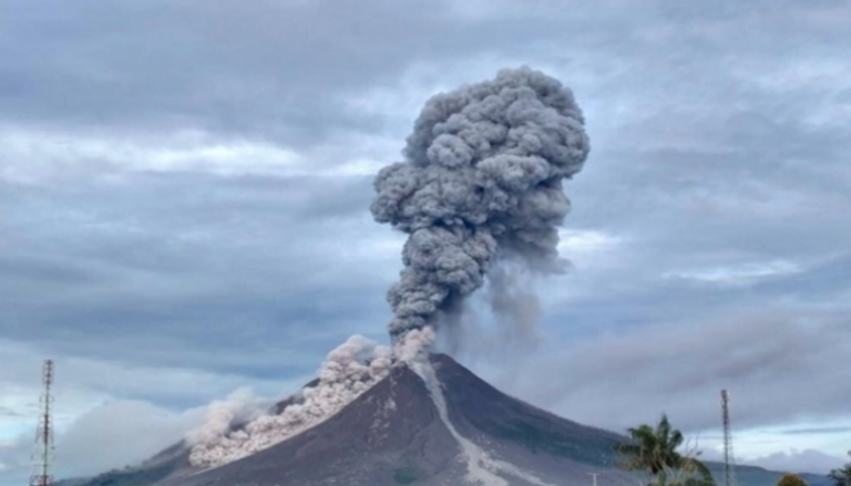 ثوران بركان في إندونيسيا - أرشيفية