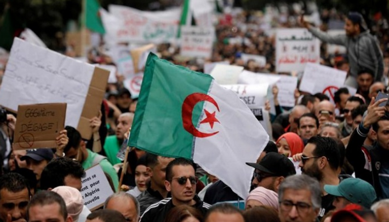 الجزائريون يواصلون مظاهراتهم للمطالبة برحيل رموز بوتفليقة
