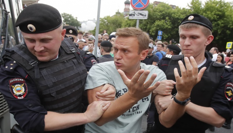 زعيم المعارضة الروسية أليكسي نافالني خلال اعتقاله - أرشيفية 