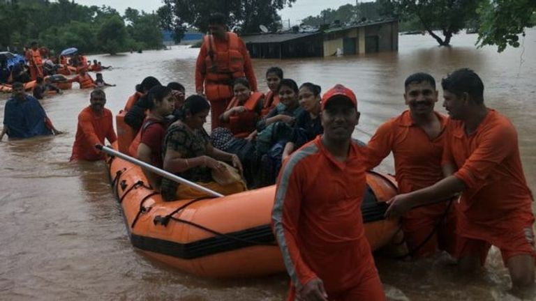 السلطات الهندية استعانت بسفن تابعة للبحرية للتدخل