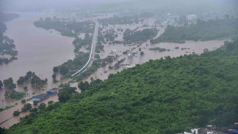 السلطات الهندية استعانت بسفن تابعة للبحرية للتدخل