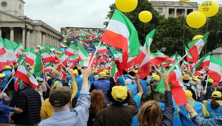 المعارضة الإيرانية تواصل سلسلة مظاهراتها ضد خامنئي في أوروبا