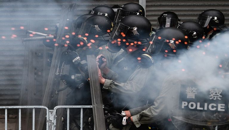 جانب من المواجهات بين الشرطة والمتظاهرين