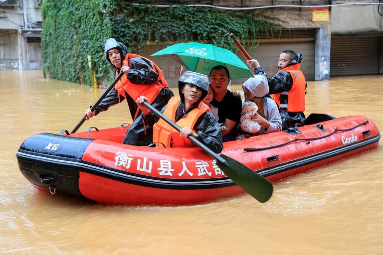 الأمطار الغزيرة أدت إلى انهيار سفح تل