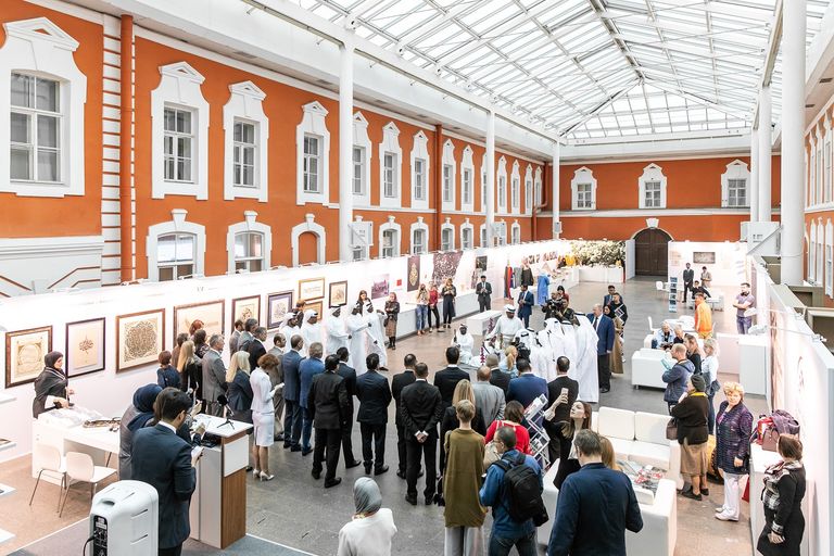 شعار أسبوع الشارقة في سانت بطرسبرج