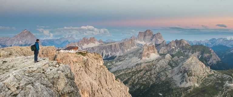 قرية كورتينا الإيطالية 