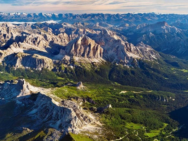 قرية كورتينا الإيطالية 