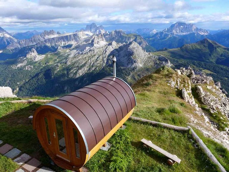 قرية كورتينا الإيطالية 