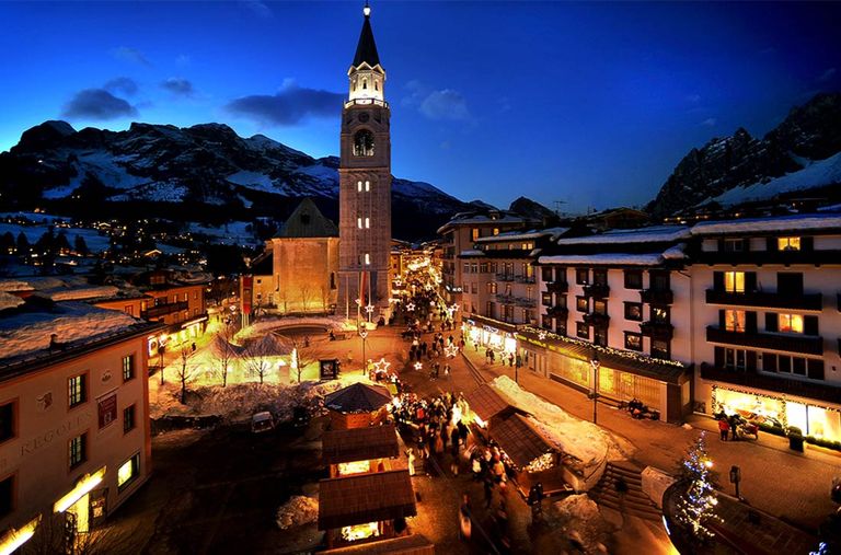 قرية كورتينا الإيطالية 