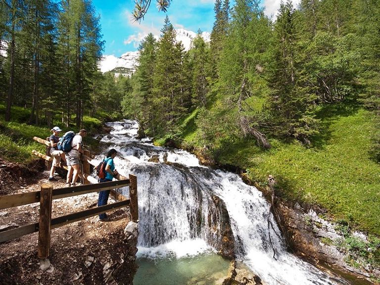 قرية كورتينا الإيطالية 