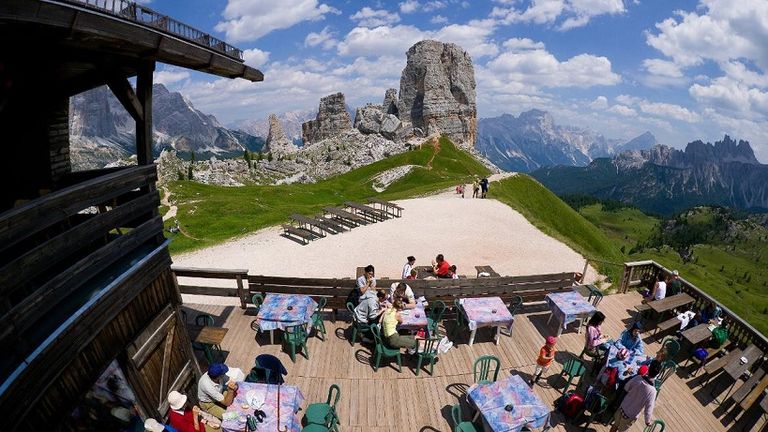 قرية كورتينا الإيطالية 