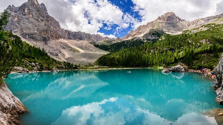 قرية كورتينا الإيطالية 