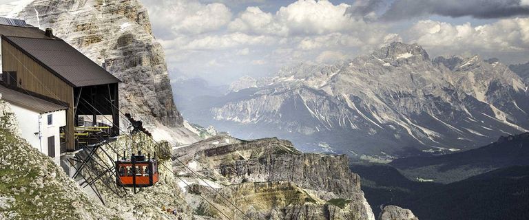 قرية كورتينا الإيطالية 