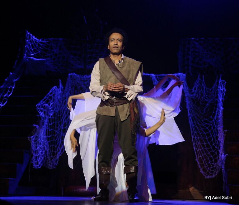 جانب من العرض المسرحي "المتفائل"