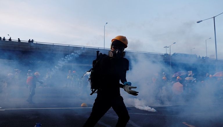 شرطة هونج كونج تتأهب لتفريق المتظاهرين - رويترز 