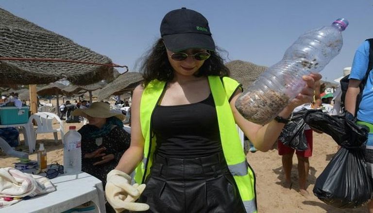 تونسيون يكابدون من أجل شواطئ نظيفة