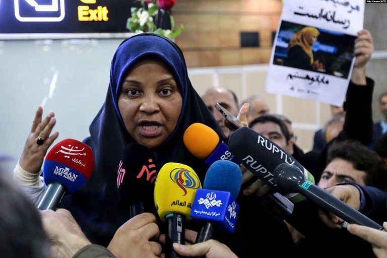 مرضيه هاشمي وزير الخارجية الأمريكي مايك بومبيو