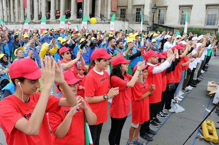 مريم رجوي خلال إلقاء كلمتها