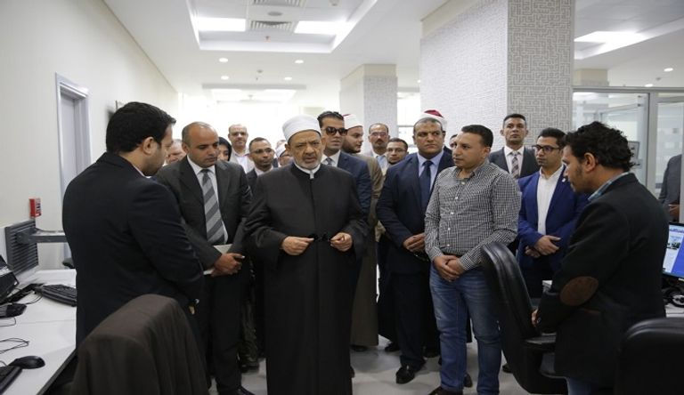 الدكتور أحمد الطيب خلال تفقده مرصد الأزهر