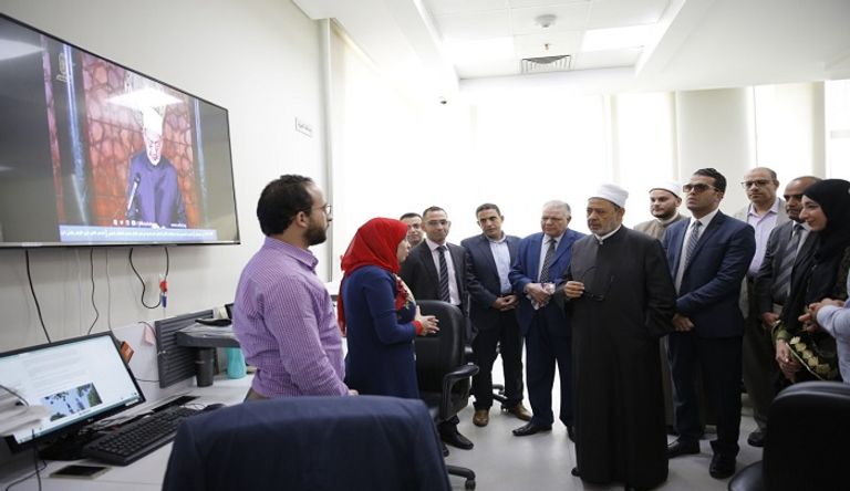 الدكتور أحمد الطيب خلال تفقده مرصد الأزهر