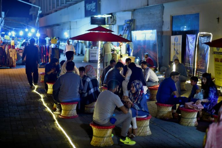 مشروب شاي الطين بات شائعا للغاية في باكستان