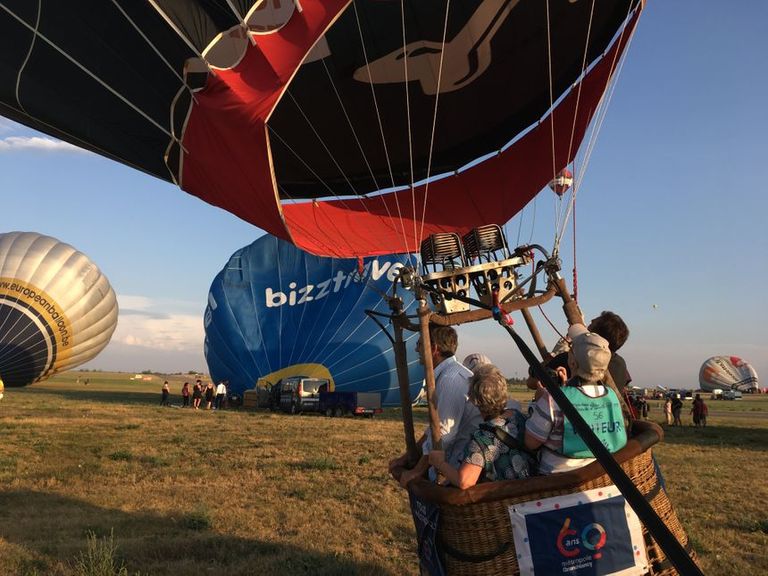 انطلاق مهرجان "مونديال إير بالون" للمنطاد الطائر