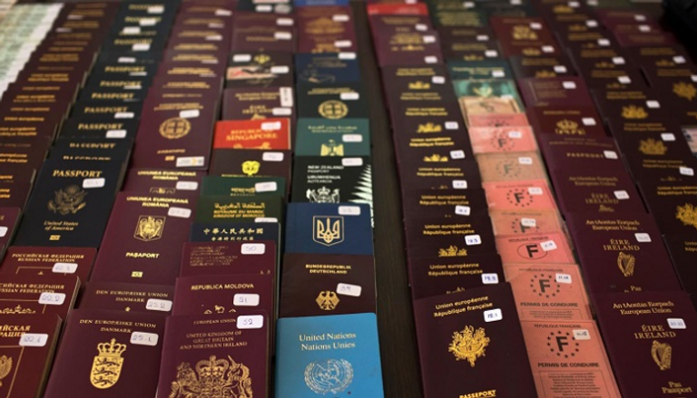 الخبراء ينصحون بالاحتفاظ بنسخة رقمية من جواز السفر خلال الرحلات 