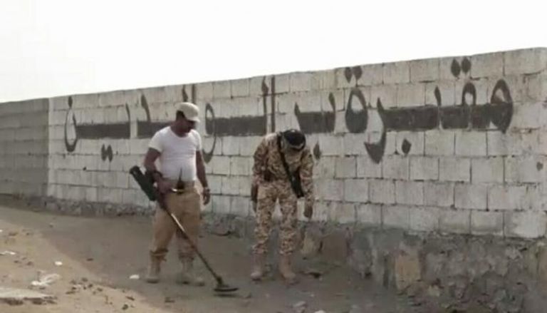 عملية مسح ألغام مليشيا الحوثي بالساحل الغربي لليمن- أرشيف