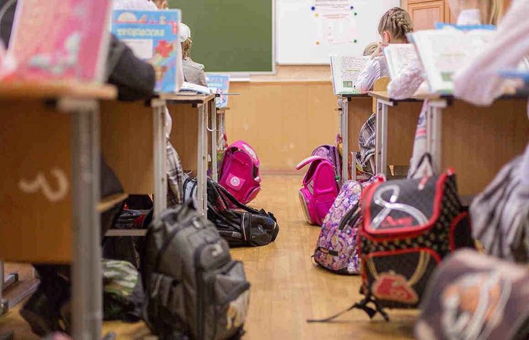 حقيبة المدرسة غير المناسبة تهدد ظهر طفلك