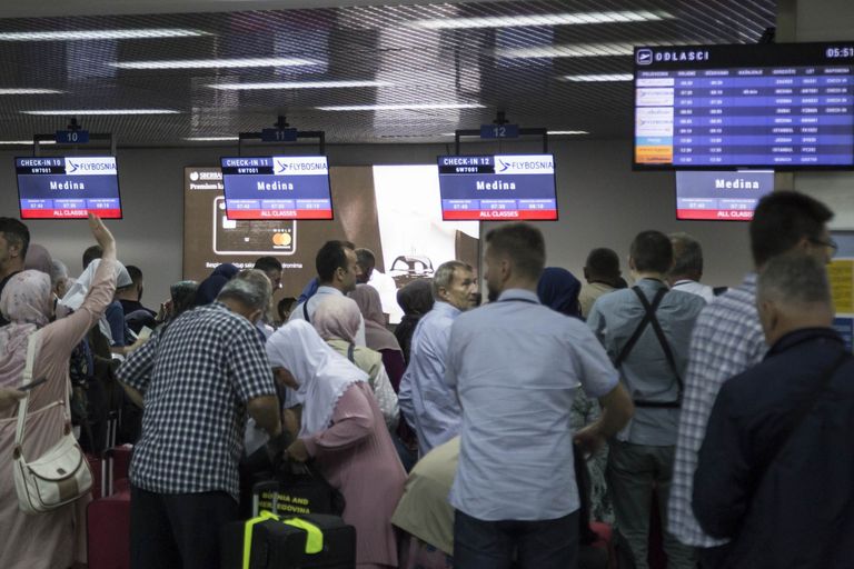 عمدة سراييفو بصحبة أكبر حاج بالبوسنة والهرسك