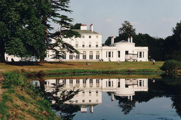 الأمير هاري وزوجته ميجان وابنهما أرتشي