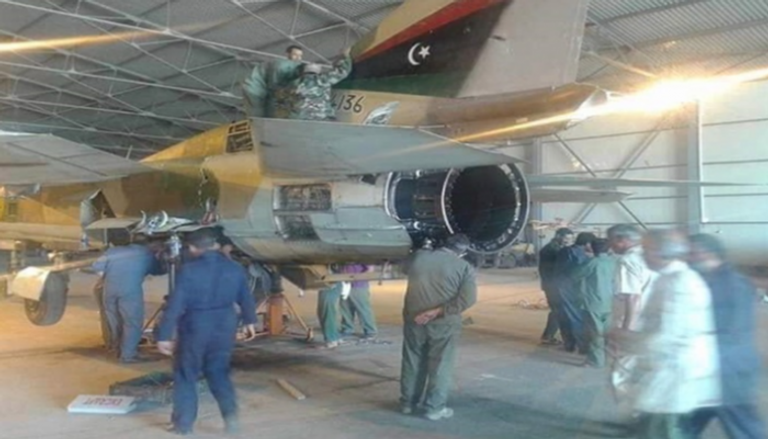 إحدى الطائرات بقاعدة الأبرق الجوية الليبية