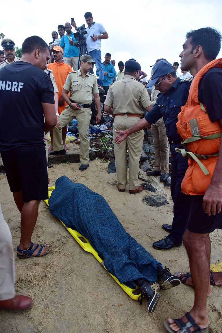 أثناء نقل جثة الملياردير الهندي لتشريحها