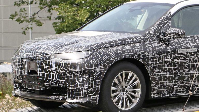 اللقطات المتوفرة لطراز i6 الكهربائي بإطلاله مموهة