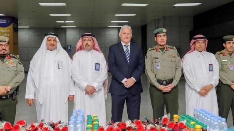 الطائرة الأمريكية تقل 168 مسافرا 