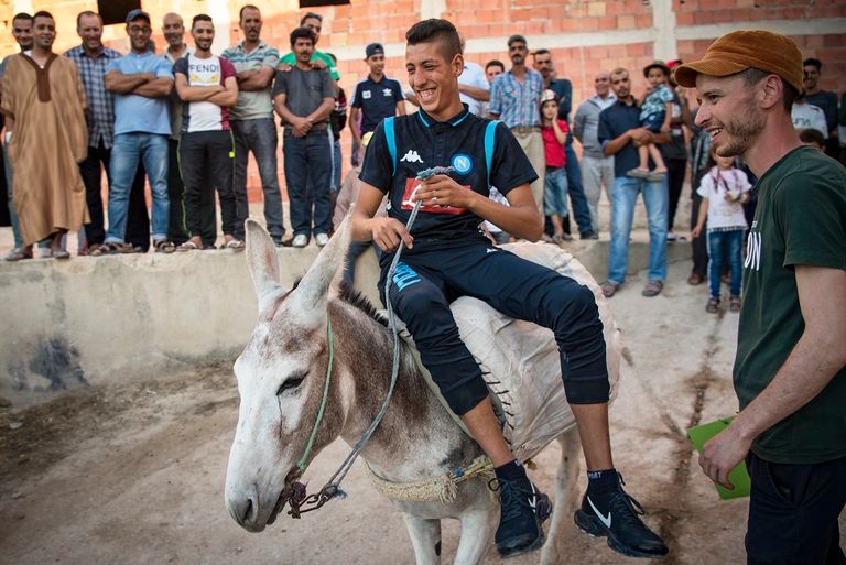 أنثى الحمار الفائزة بمسابقة جمال للحمير في وسط المغرب